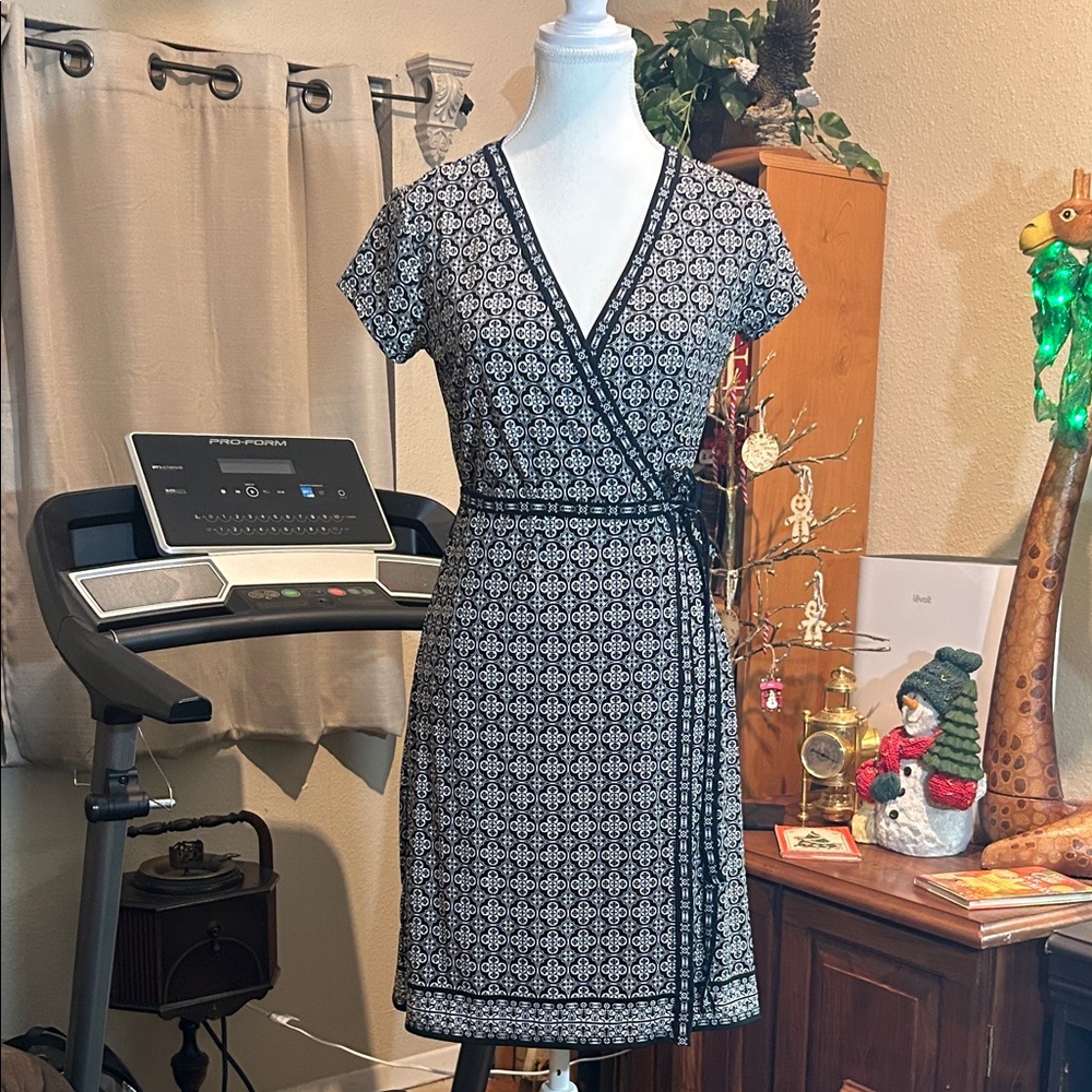 Max Studio Elegant Black and White Wrap Dress. Size S